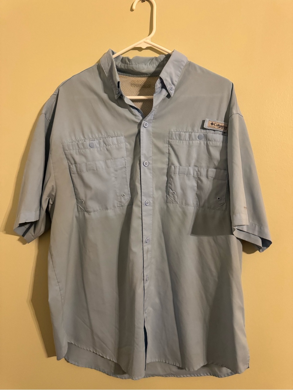 Columbia Men's Light Blue Short Sleeve Button-Down Shirt